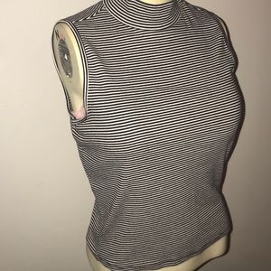 Black & White Sleeveless Turtleneck Cropped Shirt